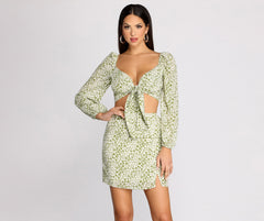 Flower Thru It Tie Front Crop Top