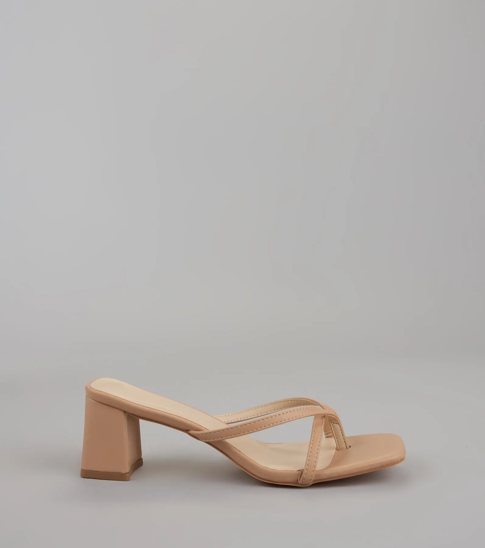 Can't Talk, Busy Strutting Block Heel Mules