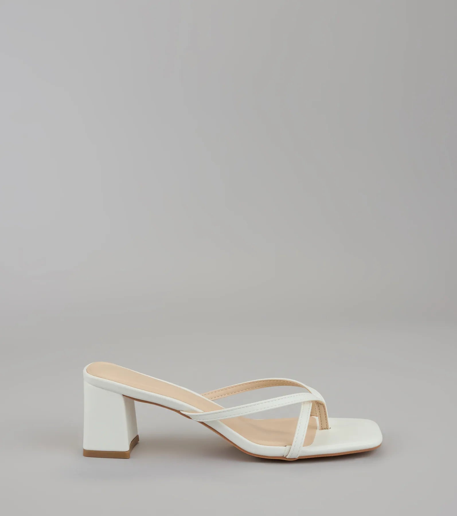Can't Talk, Busy Strutting Block Heel Mules