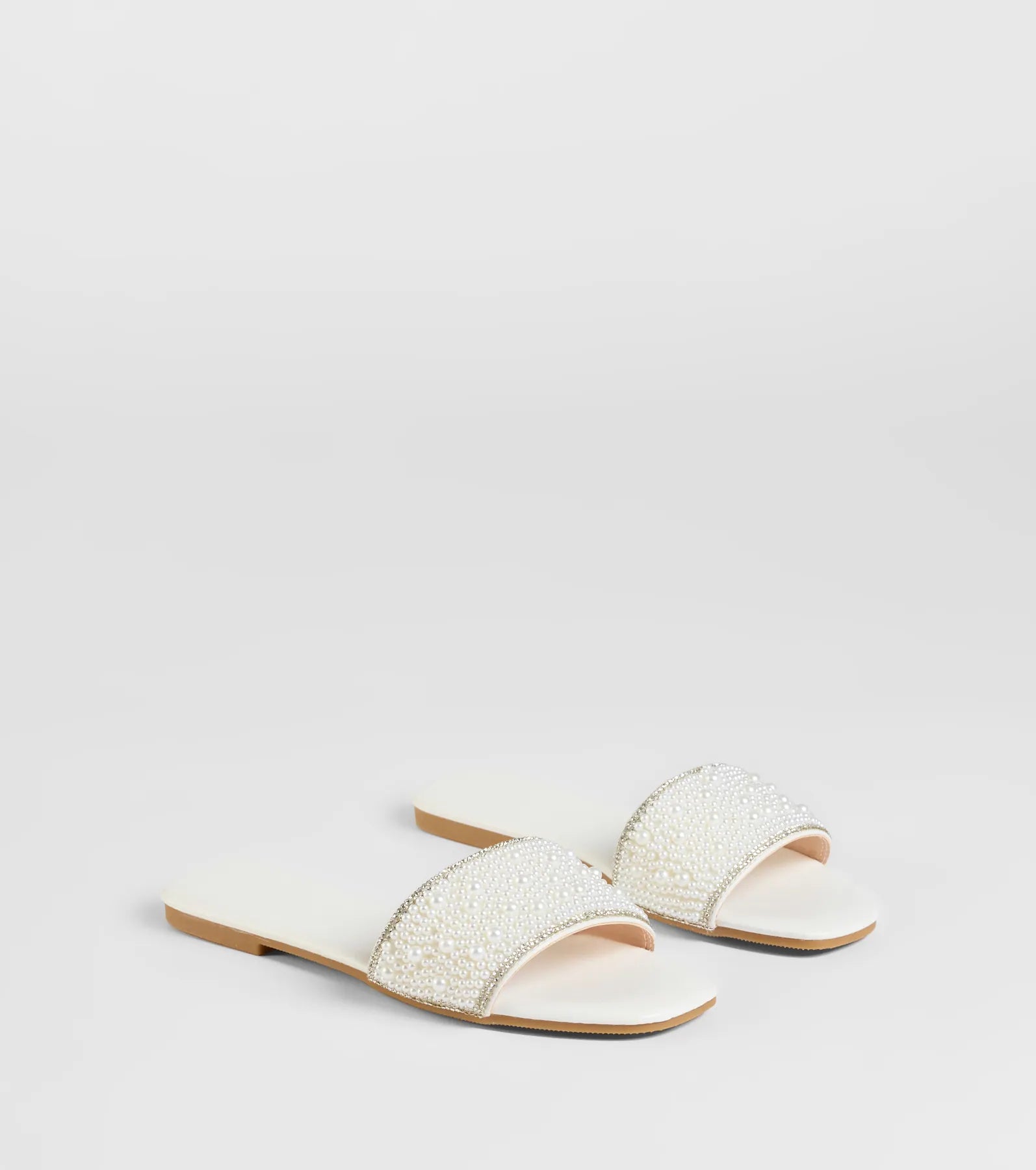 Ever So Chic Rhinestone Pearl Sandals