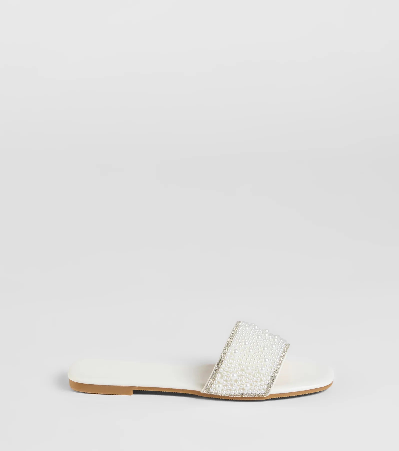 Ever So Chic Rhinestone Pearl Sandals