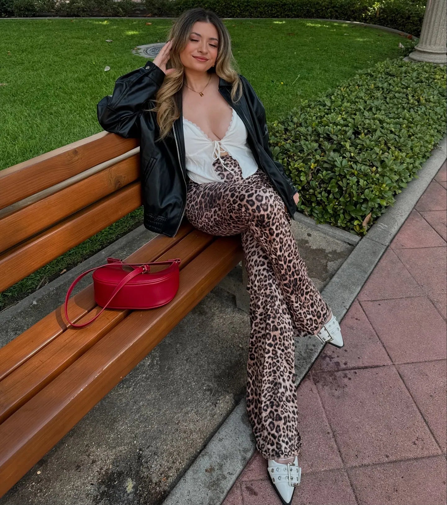 Trendy Look Pointed Toe Buckle Slingback Flats